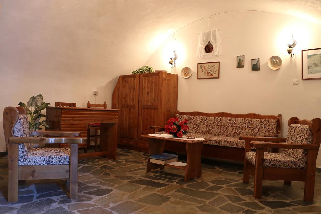 Maleatis Apollo Guesthouse Kosmas Ngoại thất bức ảnh